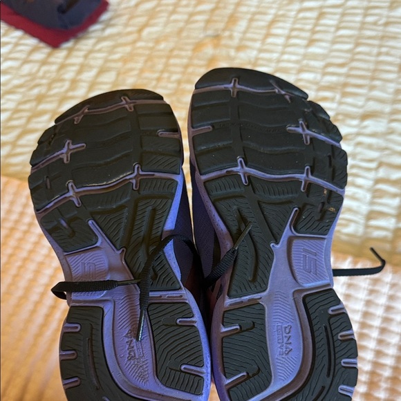 Brooks Ghost Left is 6.5 Right is 5.5 - Picture 5 of 5